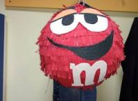 Пиньята M&M;'s красный+бита